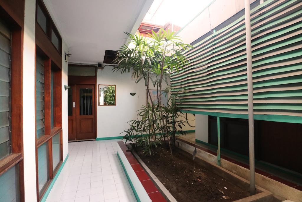 Hotel Keluarga Djagalan Raya Surabaya Exterior photo